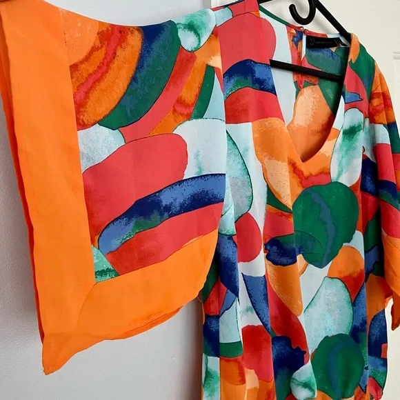 🔥NWOT🔥 Classy, Elegant Lightweight Fun Colors Wide Sleeves Top - Picture 5 of 9